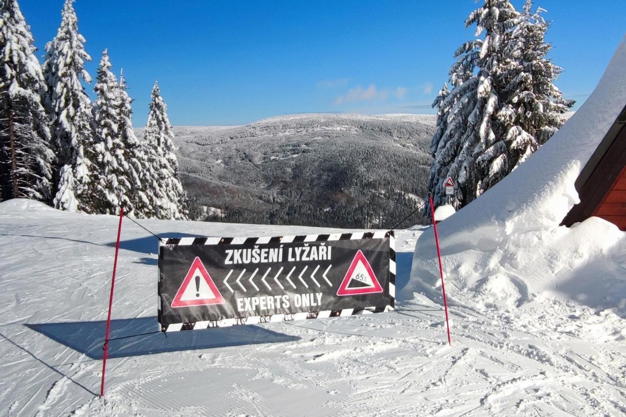 Enjoyharrachov - Atraktivni Slunne Studio Certovka V Centru Harrachova S Garazovym Parkovanim, Wifi-Wlan, Sat, Herni Konzoli, Netflix Zdarma A Nejkrasnejsim Vyhledem Na Certovu Horu S Arealem Skokanskych Mustku A Sjezdovku Exterior foto
